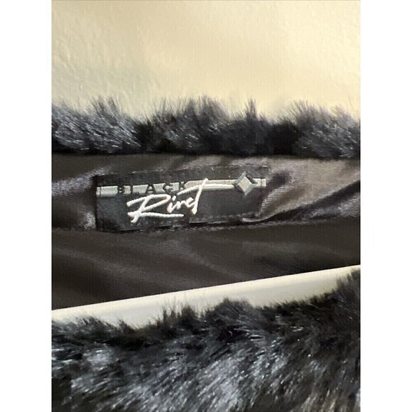 Black Rivet Poncho Women's One Size Black Faux Rabbit Fur Boat Neck Shawl Poncho - Picture 4 of 9